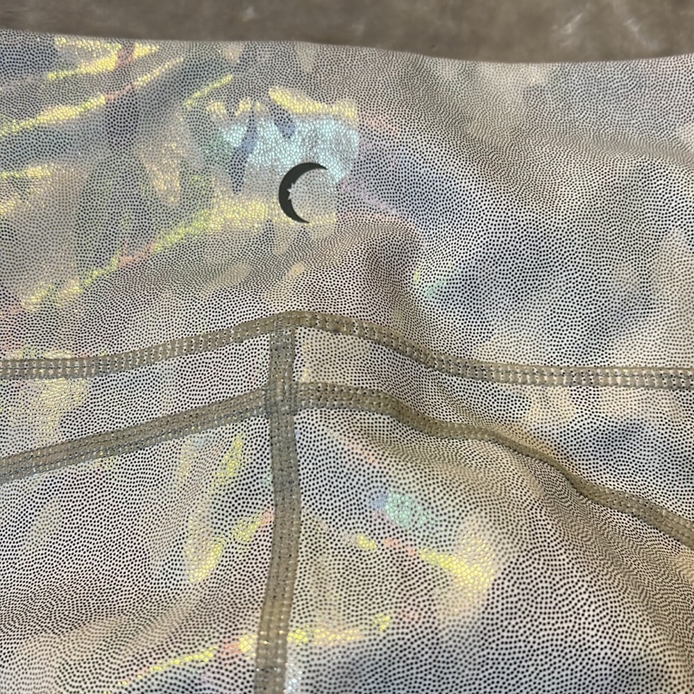 NWT zyia silver camo metallic light n tight Capri - Picture 5 of 5